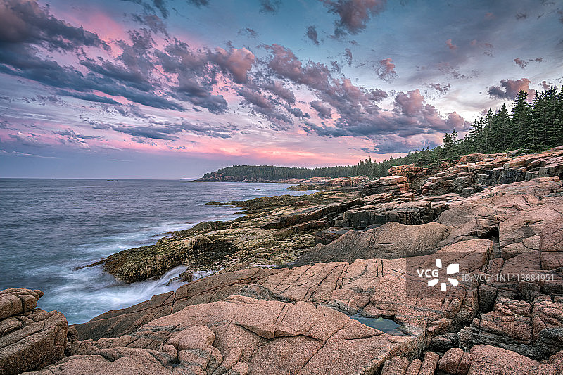 缅因州阿卡迪亚国家公园纪念碑湾悬崖日落图片素材