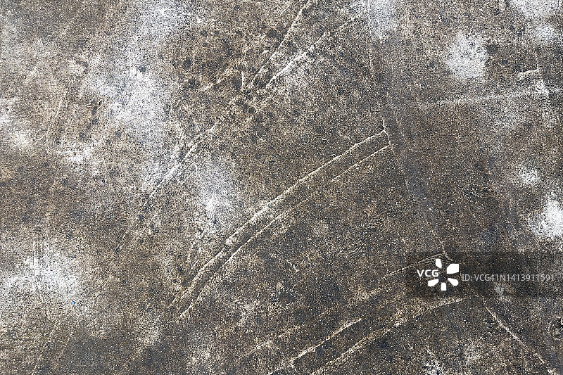 有棕色藻类苔藓的生锈石地板图片素材