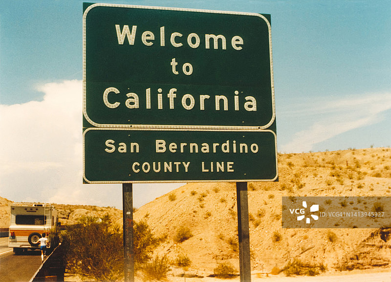 复古旅行标志：复古加利福尼亚公路旅行标志图片素材