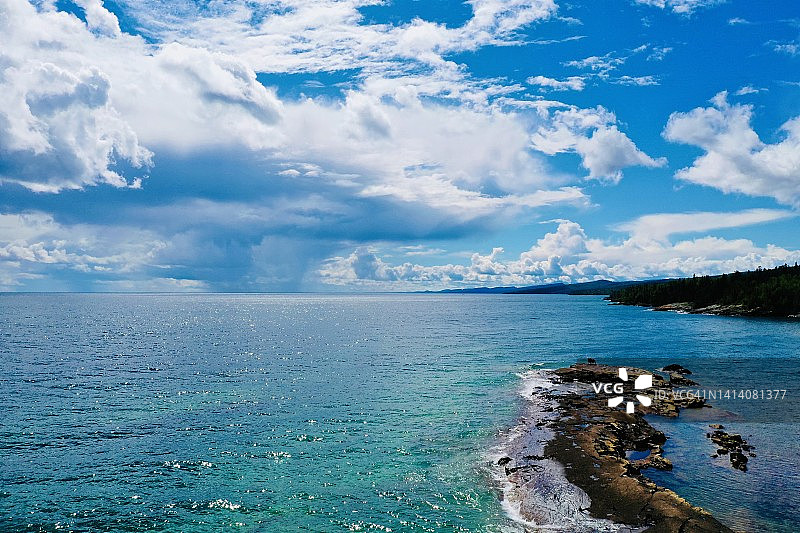 苏必利尔湖畔的冒险小镇Grand Marais，旅游胜地图片素材