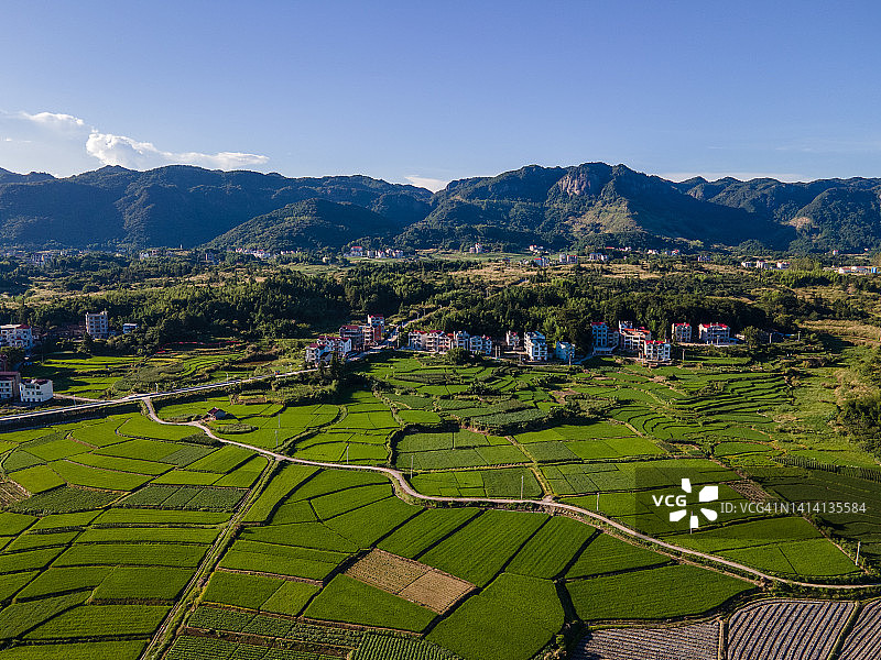 生态乡村和绿色有机农场的航拍景色图片素材