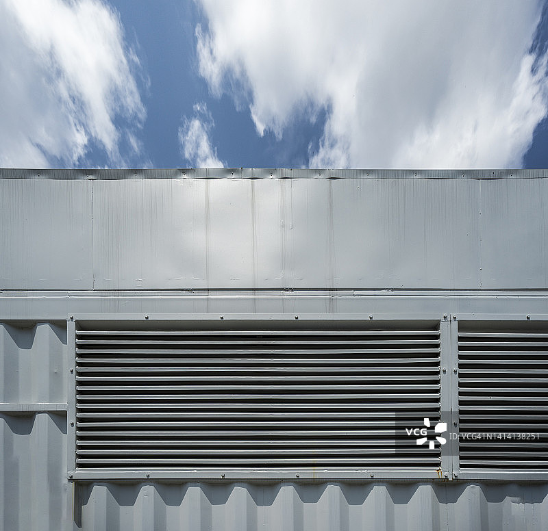 阳光下的集装箱图片素材