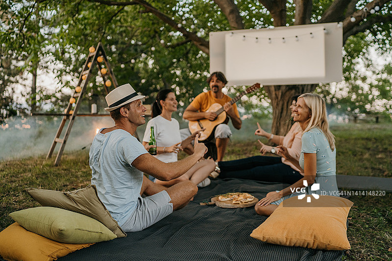 每次聚会都离不开音乐图片素材