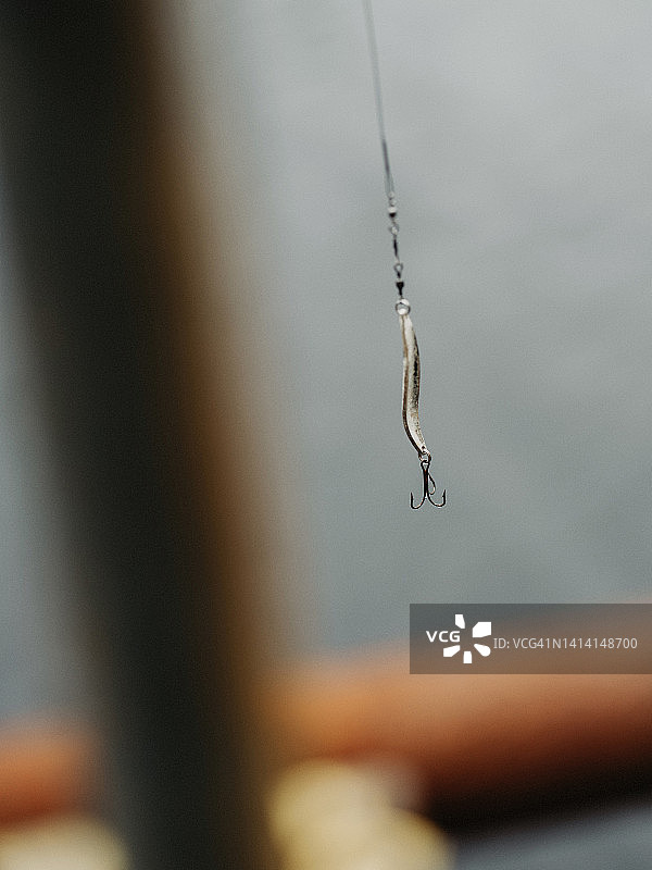 户外湖边的钓鱼诱饵图片素材