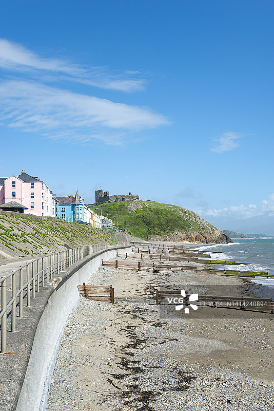 格温内思北威尔士克里克厄斯海洋海滩和城堡图片素材