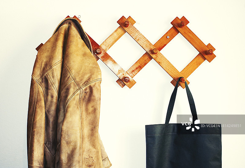 希腊克里特岛的木制衣架图片素材