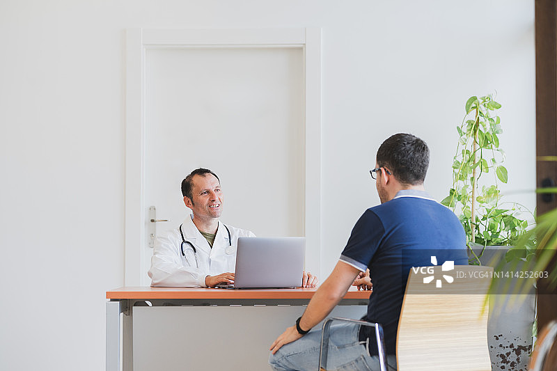 病人在诊室图片素材