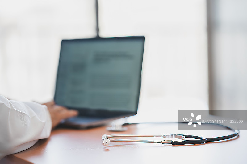 医生办公室里的手图片素材