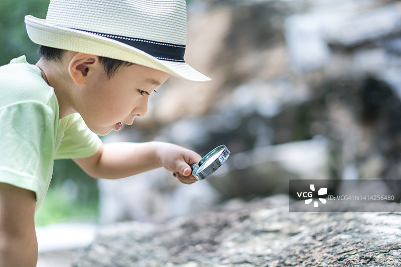 一个中国孩子图片素材