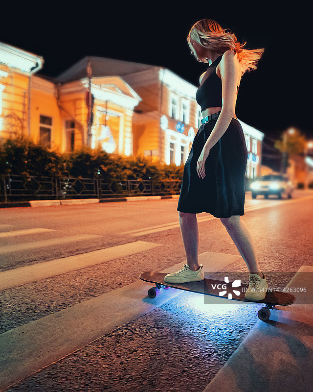 夜间长板运动I图片素材