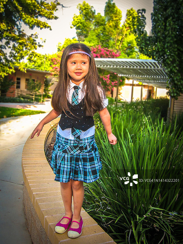 菲律宾裔美国女孩开始上学图片素材
