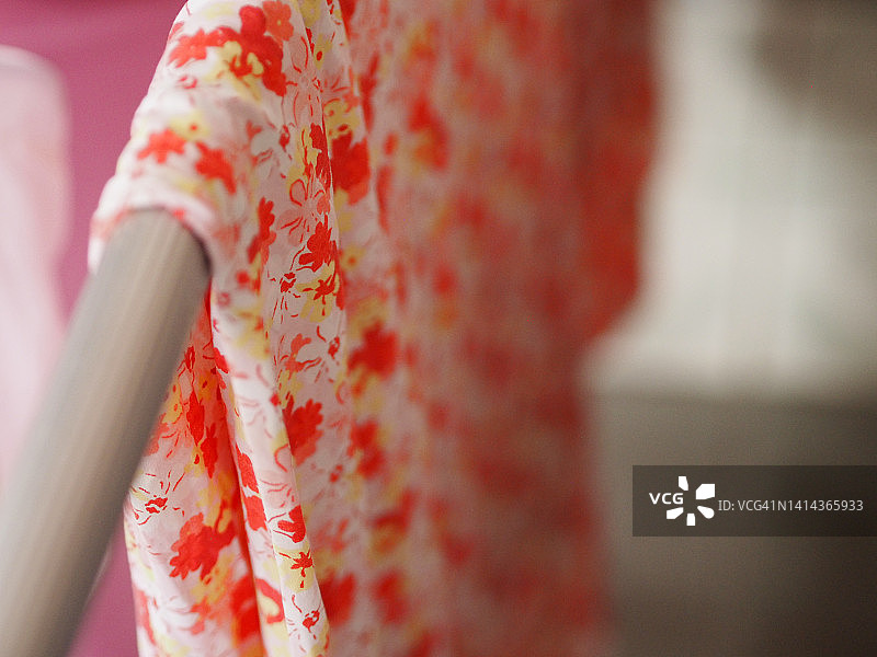 晾衣绳上悬挂的布图片素材