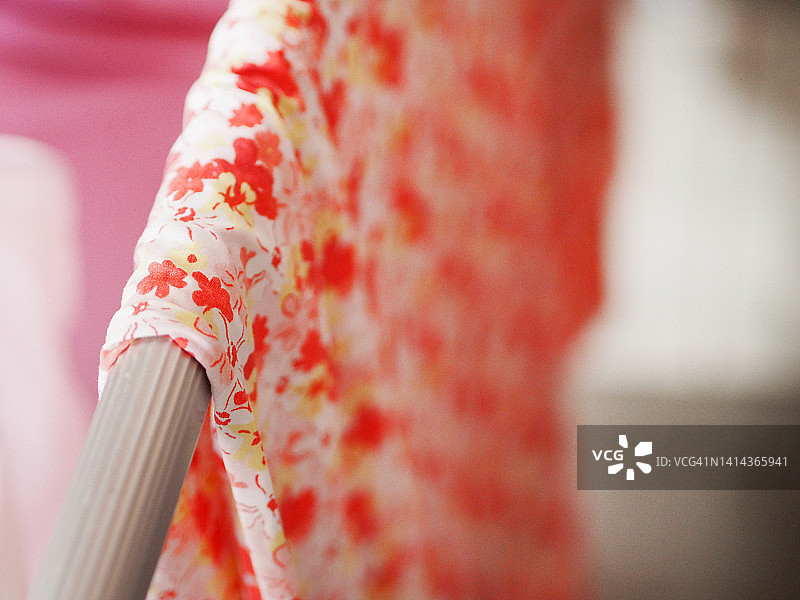 晾衣绳上悬挂的布图片素材