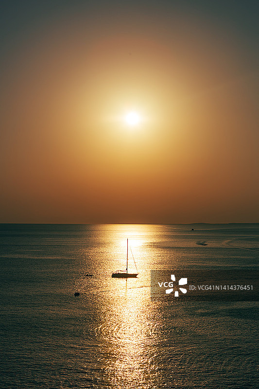 阳光下的船只图片素材