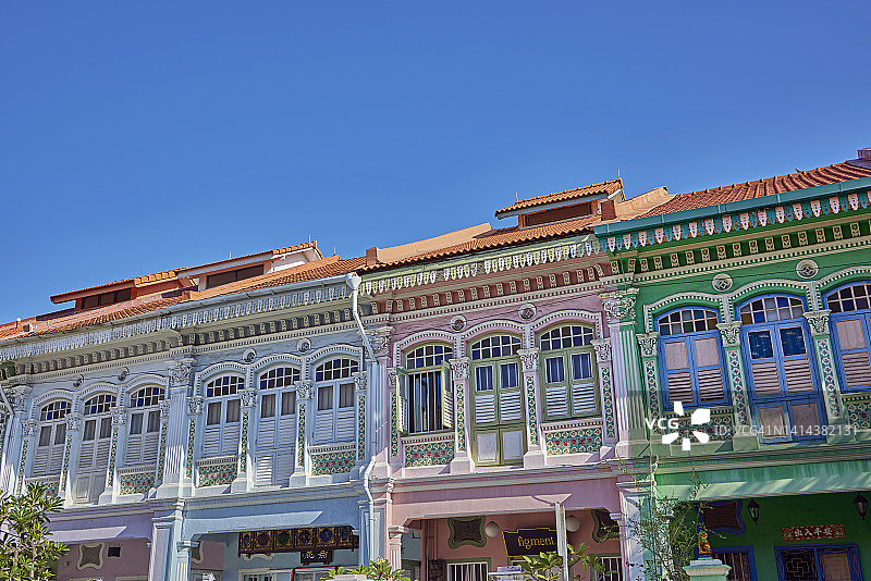 彩色装饰房屋与蓝天图片素材