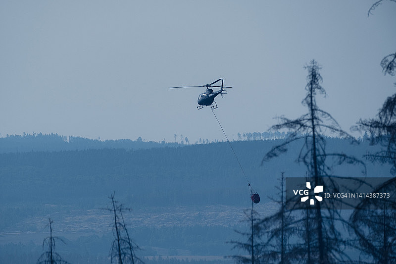 德国哈尔茨山布罗肯希尔克森林火灾图片素材