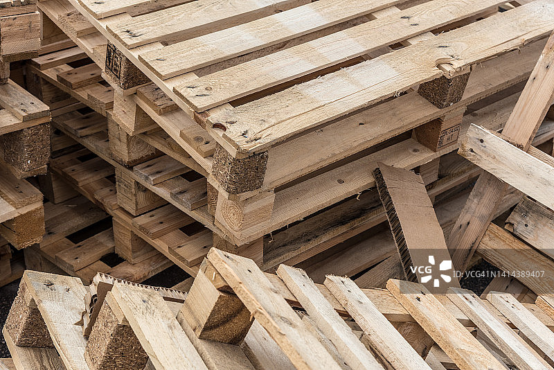 堆叠的木托盘图片素材