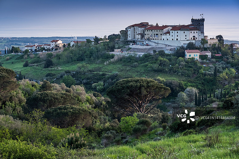 托斯卡纳里窝那滨海罗西尼亚诺波杰蒂小径全景图片素材