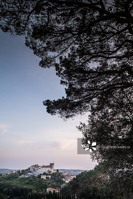 托斯卡纳里窝那滨海罗西尼亚诺波杰蒂小径全景图片素材