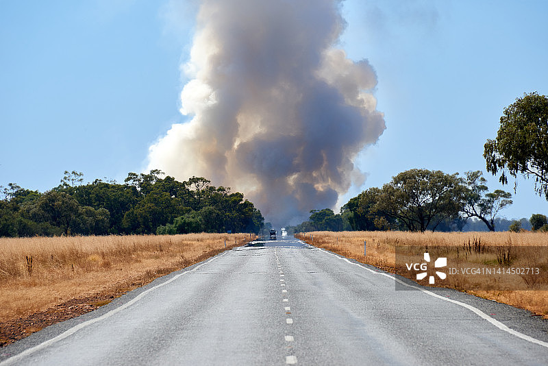 火灾产生的烟雾图片素材
