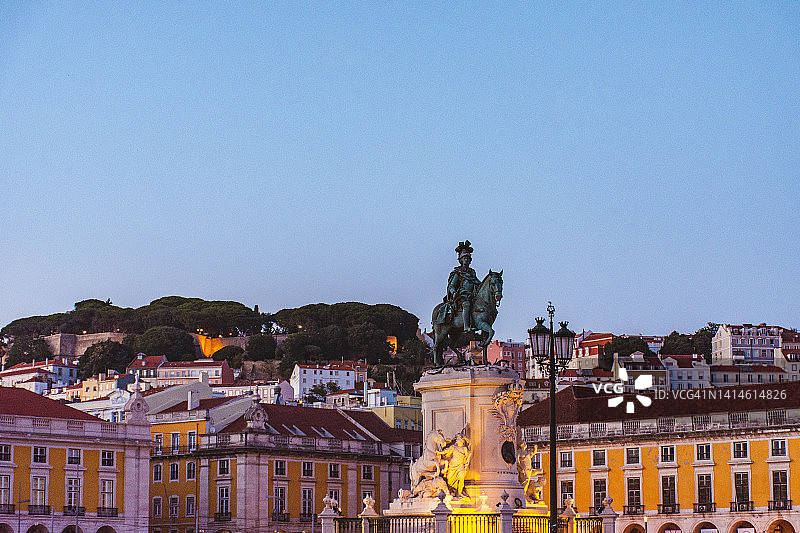 夜晚的商业广场图片素材