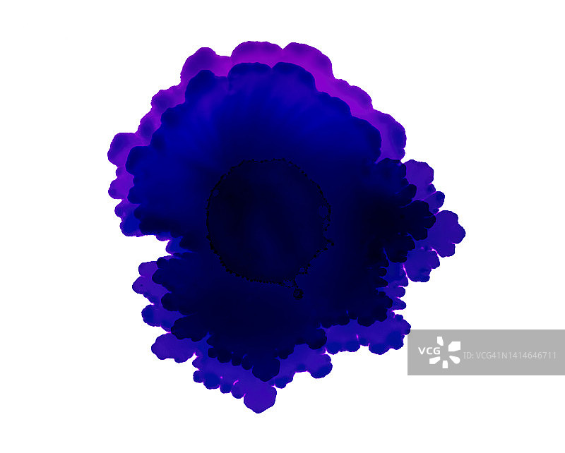 白色画布上的紫色丙烯颜料图片素材