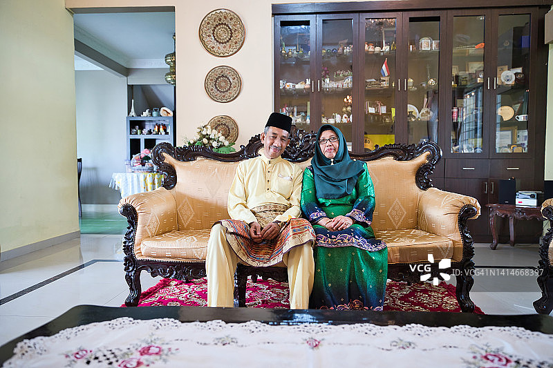 年长的马来西亚夫妇肖像图片素材