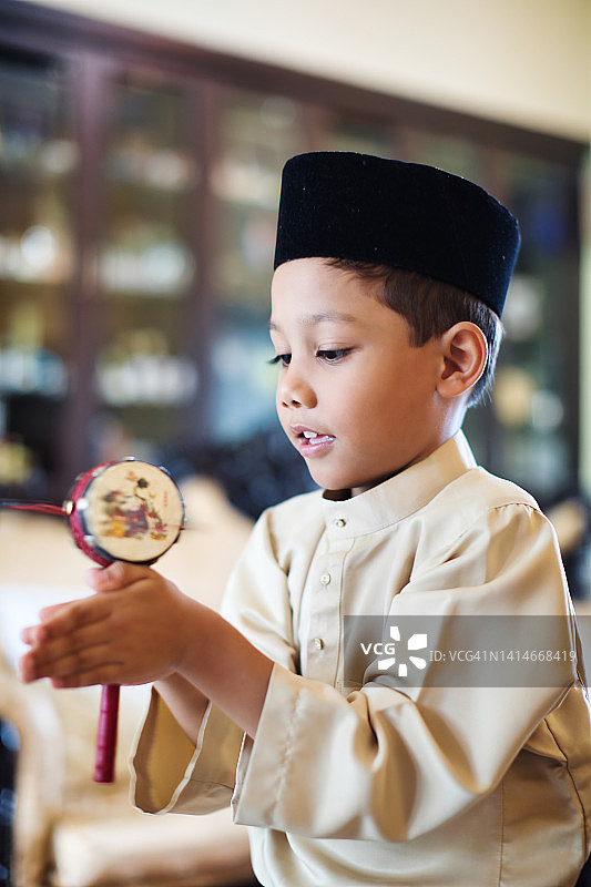 年轻男孩的肖像图片素材