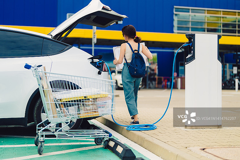 电动汽车生活方式图片素材