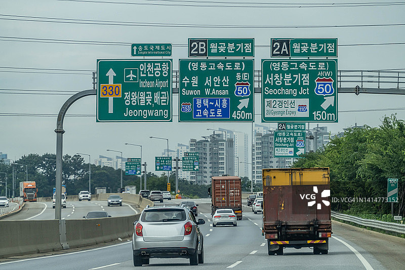 韩国京畿道的城市高速公路图片素材