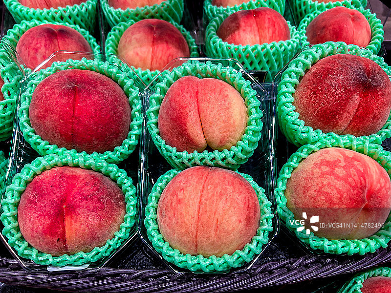 带软垫的桃子图片素材