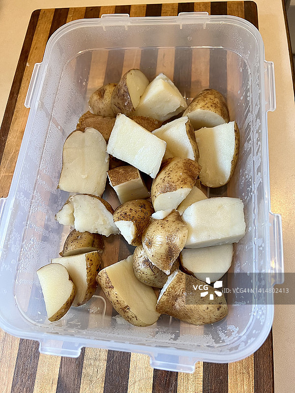 切好的赤褐土豆图片素材