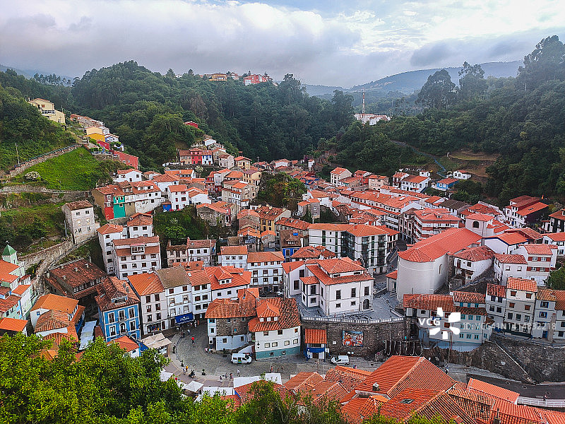 Cudillero，西班牙阿斯图里亚斯小村庄图片素材