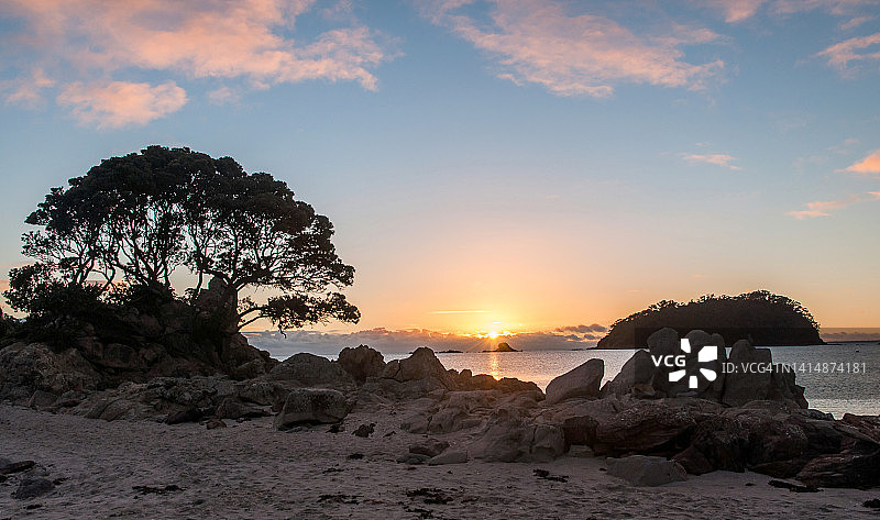 芒格努伊山日出图片素材