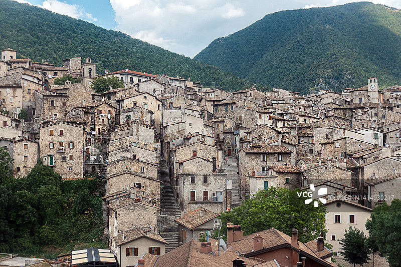 意大利阿布鲁齐地区斯坎诺小镇风光图片素材