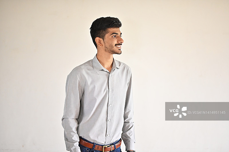 中年男子影棚肖像照图片素材