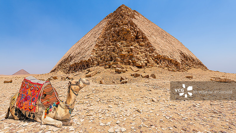 埃及代赫舒尔的斯尼夫鲁弯曲金字塔图片素材