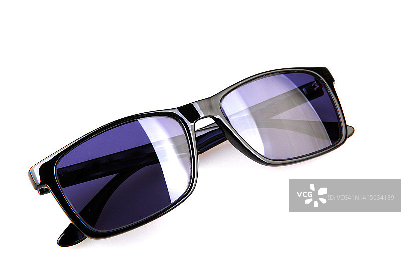 白色背景上的男士太阳镜图片素材