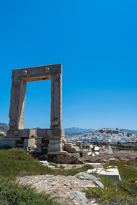 山坡上的寺庙开放台图片素材