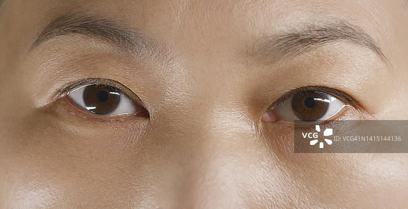 棕色眼睛的女人图片素材