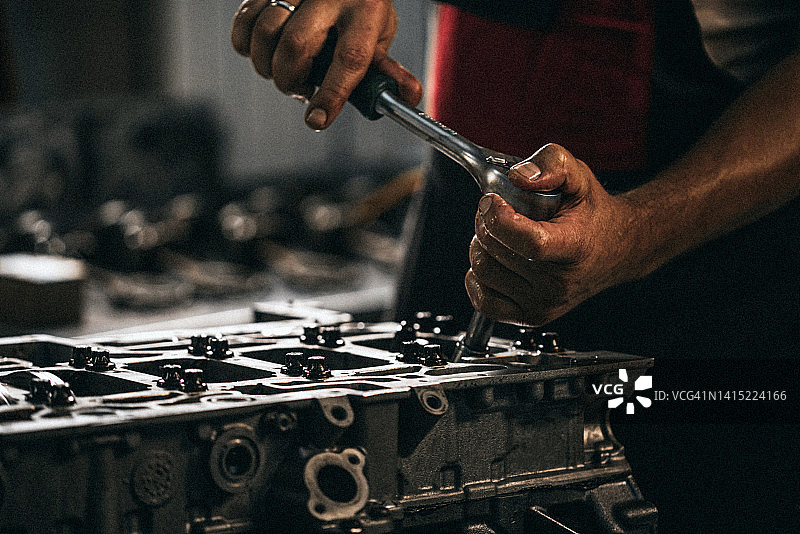 修理发动机图片素材