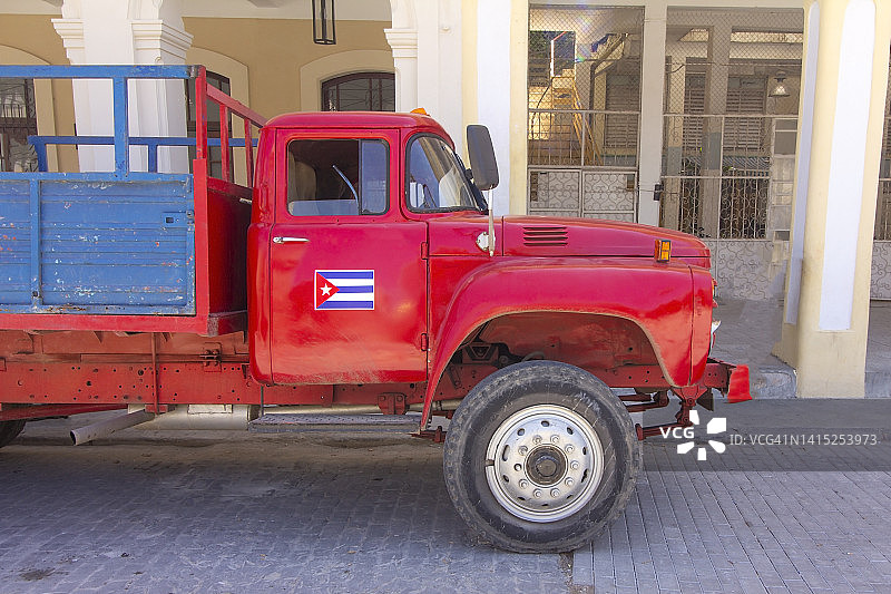 卡车与古巴国旗图片素材