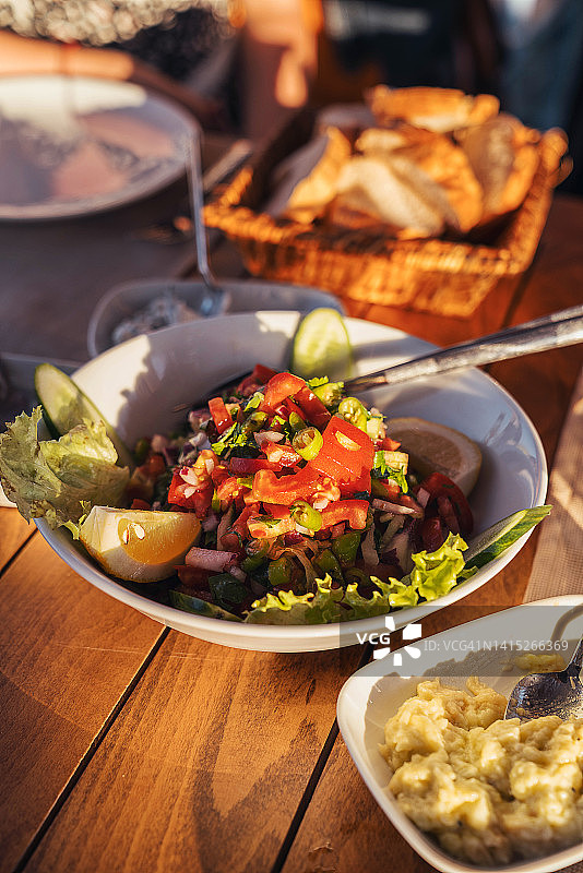 新鲜混合沙拉图片素材