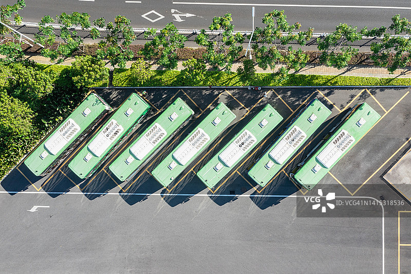 电动巴士停车场图片素材