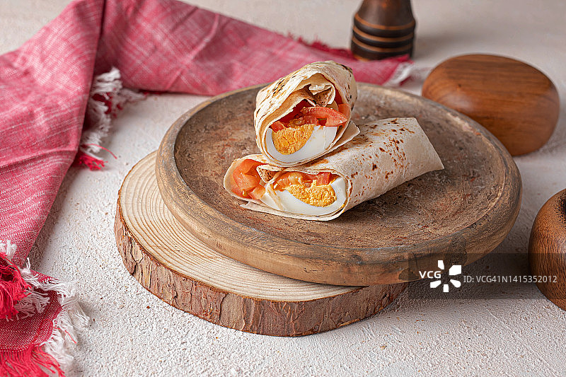 早餐：黎巴嫩奶酪三明治、炸豆丸子、富尔和鸡蛋图片素材