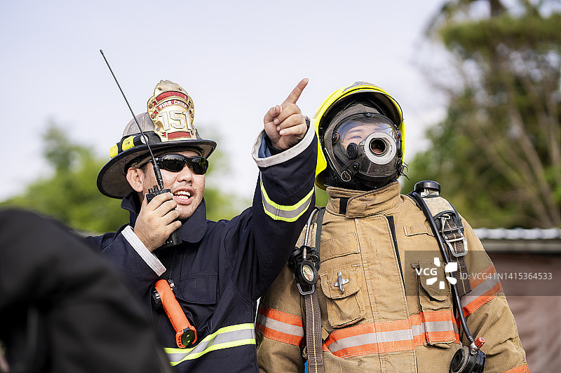 消防员团队正在工作图片素材