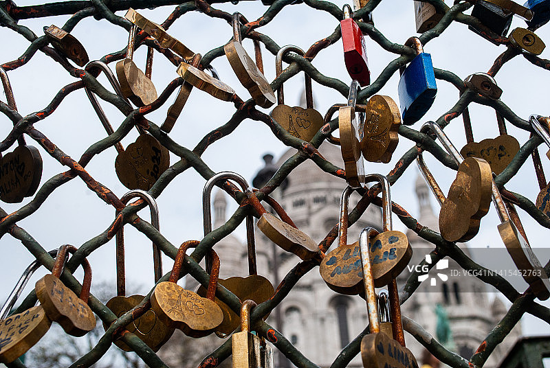 围栏上的锁图片素材