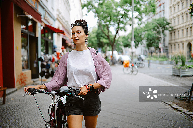 在德国柏林骑自行车图片素材