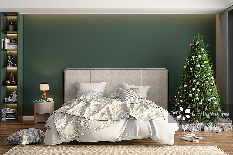 带圣诞树、装饰品、礼品盒和凌乱床铺的现代卧室内景图片素材