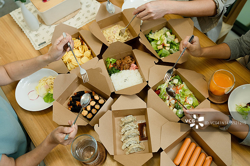 一起在你最喜欢的餐厅吃饭图片素材